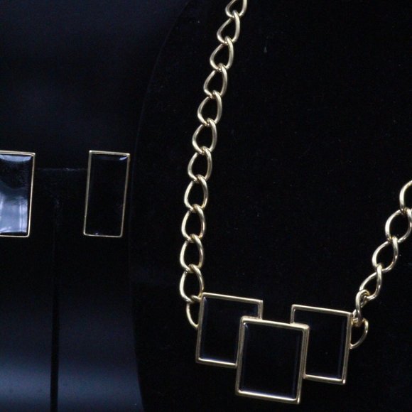 Monet Signed Designer Black Enamel Modernist Rectangular Necklace Set - Picture 4 of 11